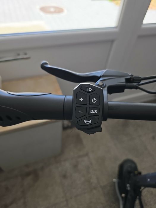 Тротинетка   Angwatt cs1