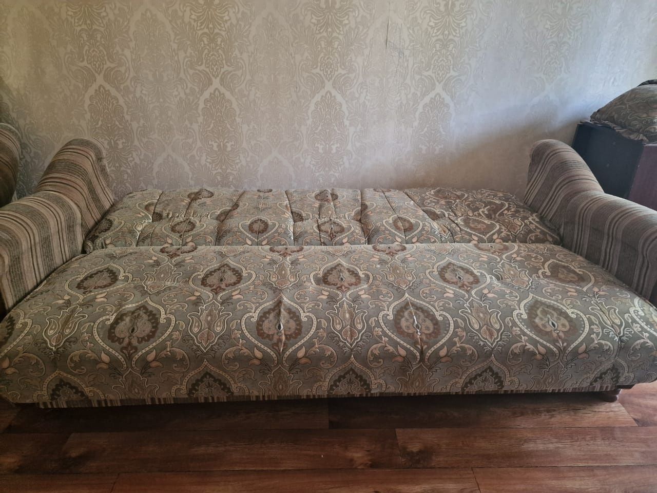 Продам диван и два кресло