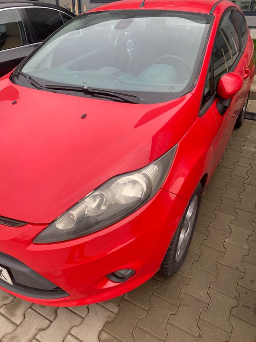 Vând Ford Fiesta