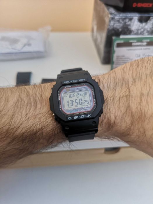 Casio G-Shock GW-M5610u (в гаранция, адаптери, 2 каишки, протектор)