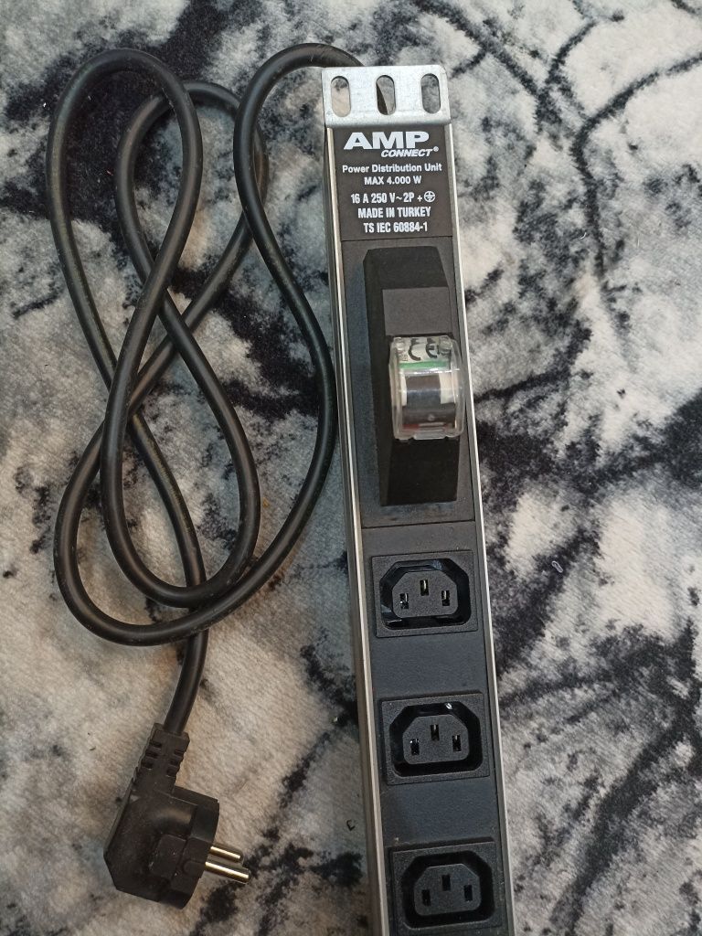 Распределитель питания AMP Connect PDU
