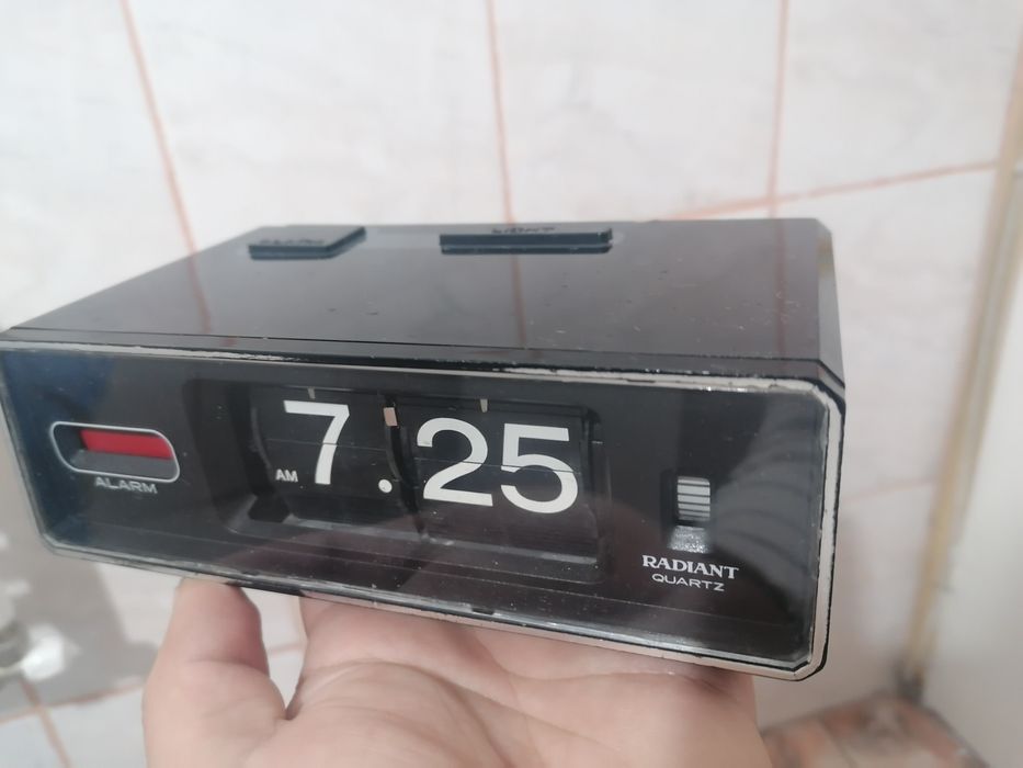 ceas flip cu alarmă