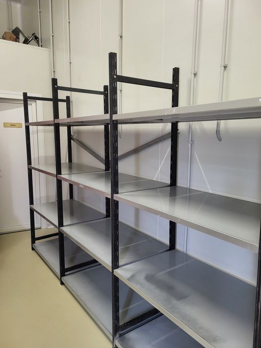 Rafturi metalice depozitare cu polițe