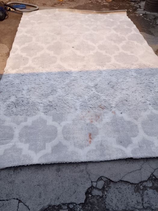 Кове́р продам бело серый