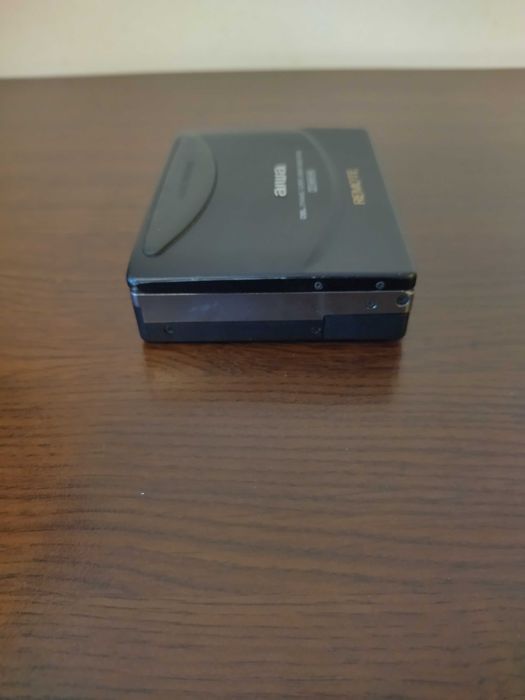 Продавам уокмен walkman AIWA PX537,метален