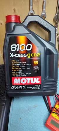 Motu 8100 X-cess gen2 5w40