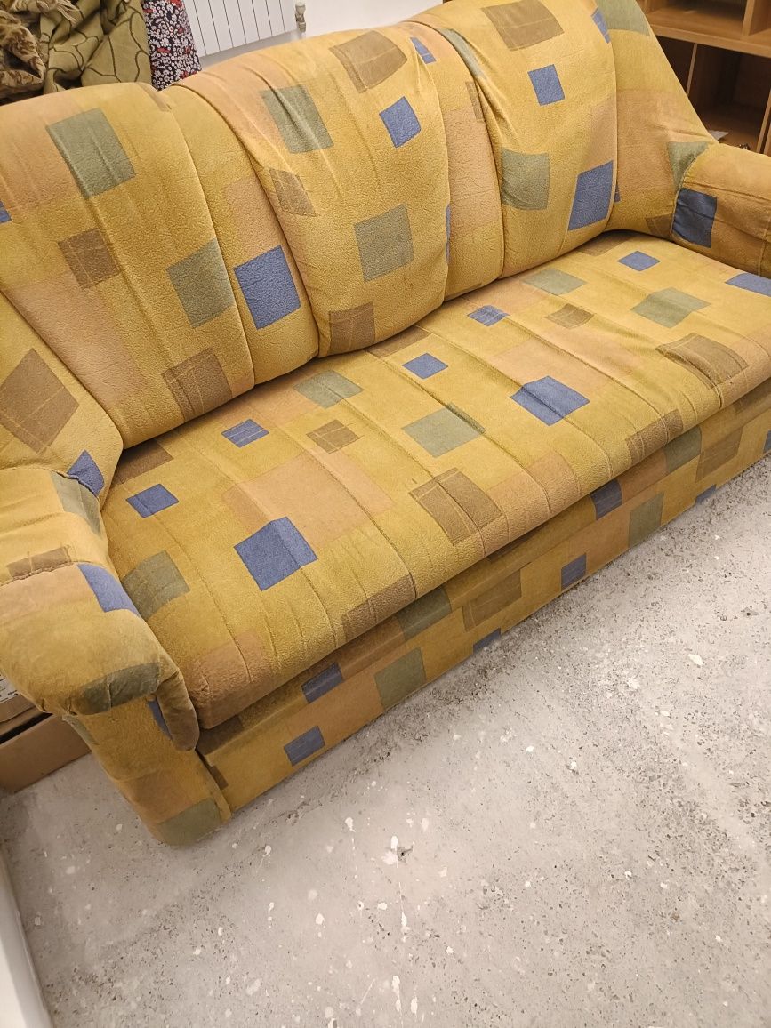 Продаю диван и кресло,  б/у. Диван 180 см ., кресло 100 см.