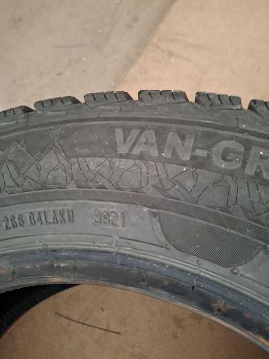 2 Anvelope de iarnă 205 65 r16C Semperit