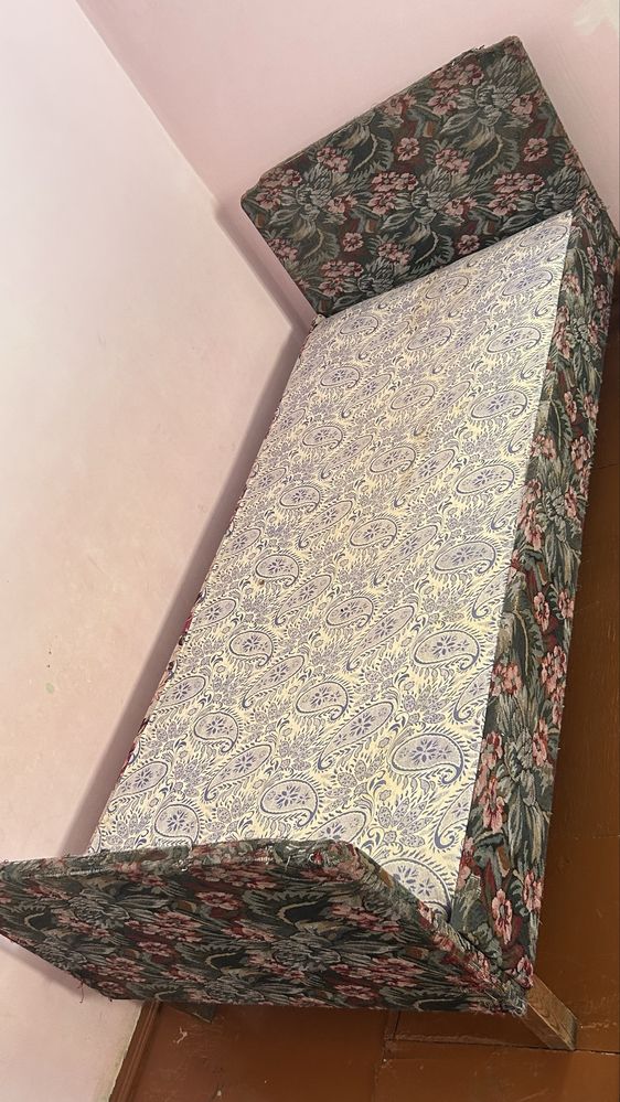 Продаётся диван.