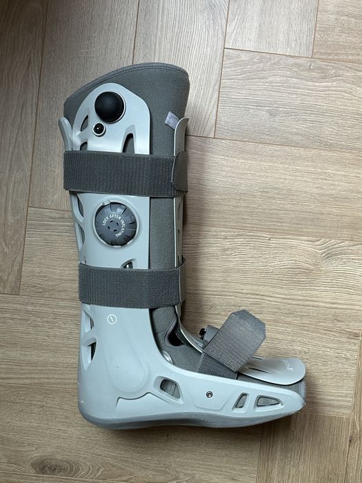 Orteza si carja Aircast Airwalker