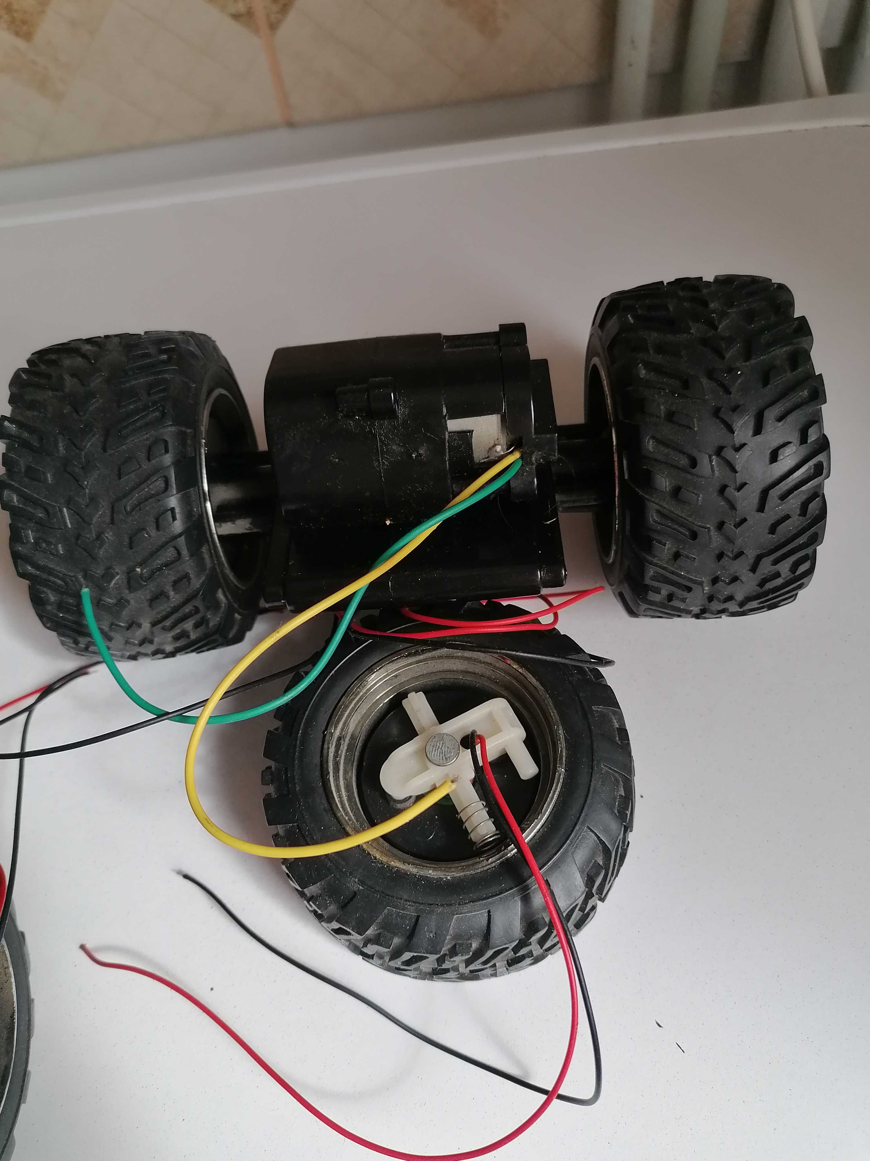 Set roti masina / masina teleghidata / masina robot Arduino