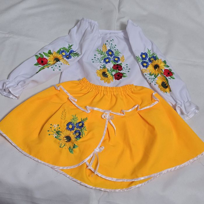 Costum fetite traditional