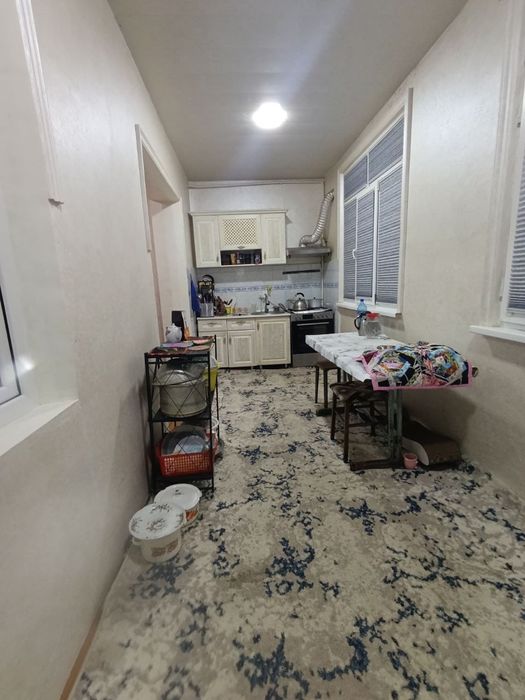 3/1/5 (1 этаж). Сергели 4. Квартира 78 м². Дом панельный. Метро 700 м.