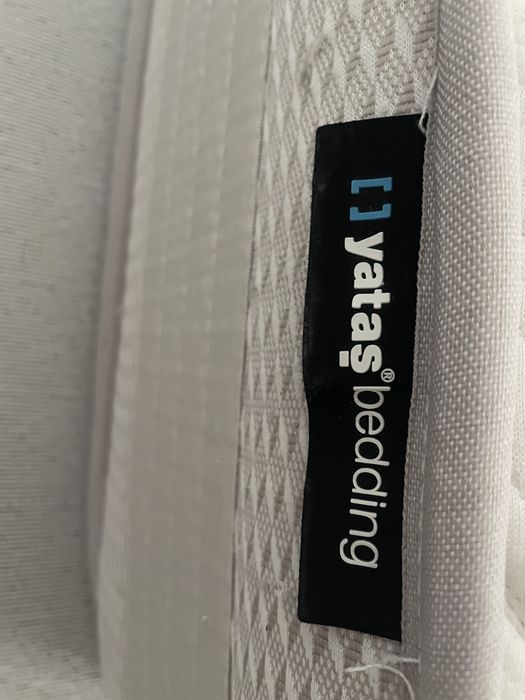 Pat Tapitat Catifea Gri 160x200 cu saltea inclusa