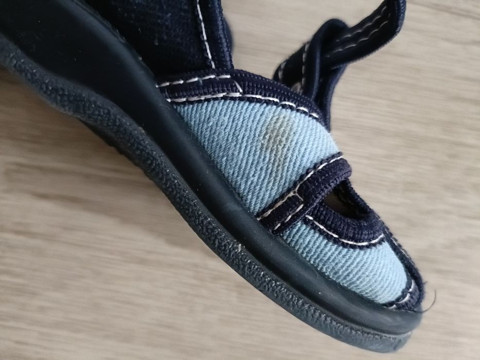 Sandale bebe mărimea 22