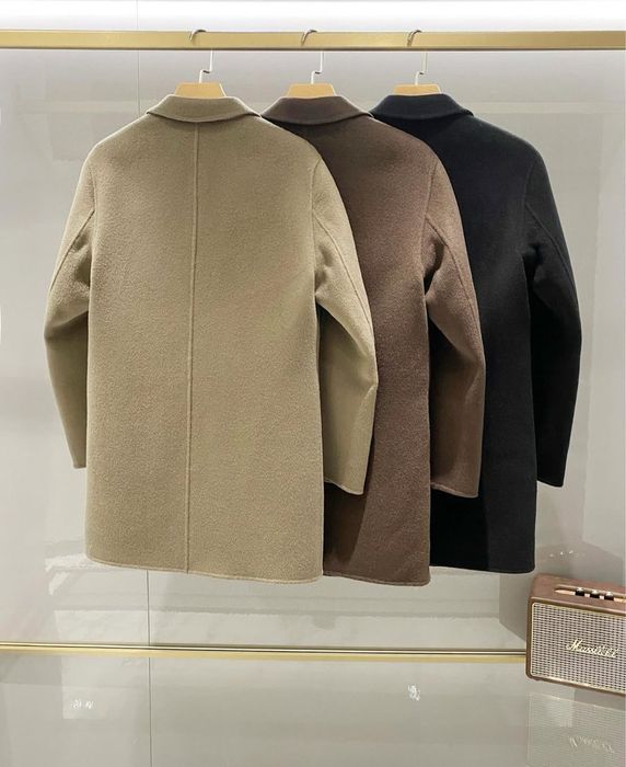 Palton Burberry , calitate premium , pe comanda , nou , M