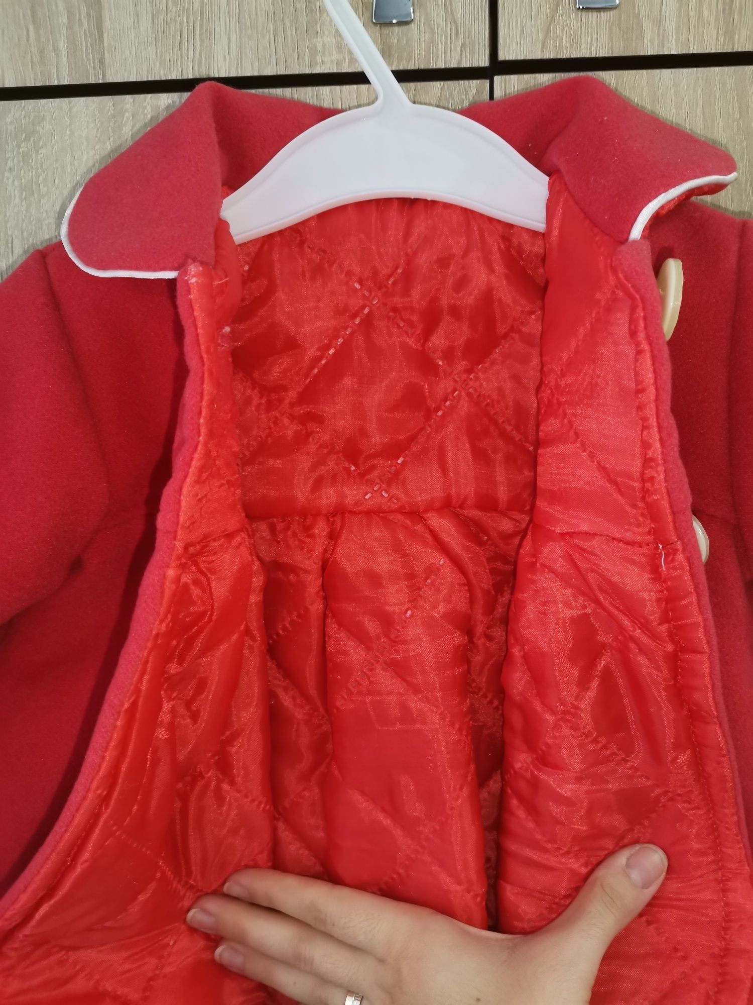 Palton roșu bebelus