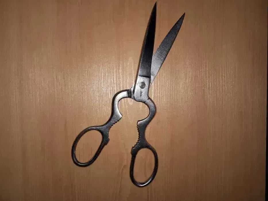 Veche foarfeca de croitorie
