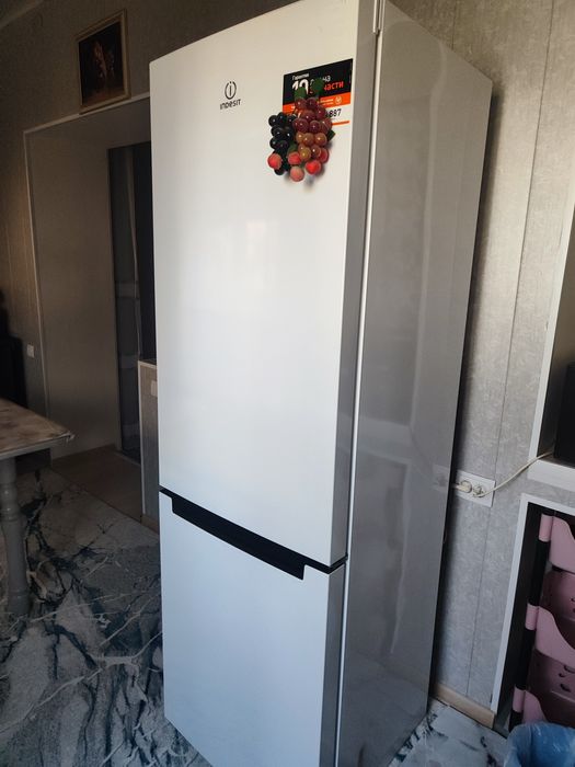 Продаю холодильник Индезит