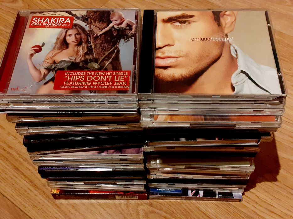 60 броя оригинални дискове (CD) с английска музика