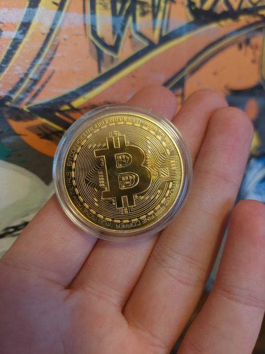 Колекционерска монета Bitcoin в защитна капсула