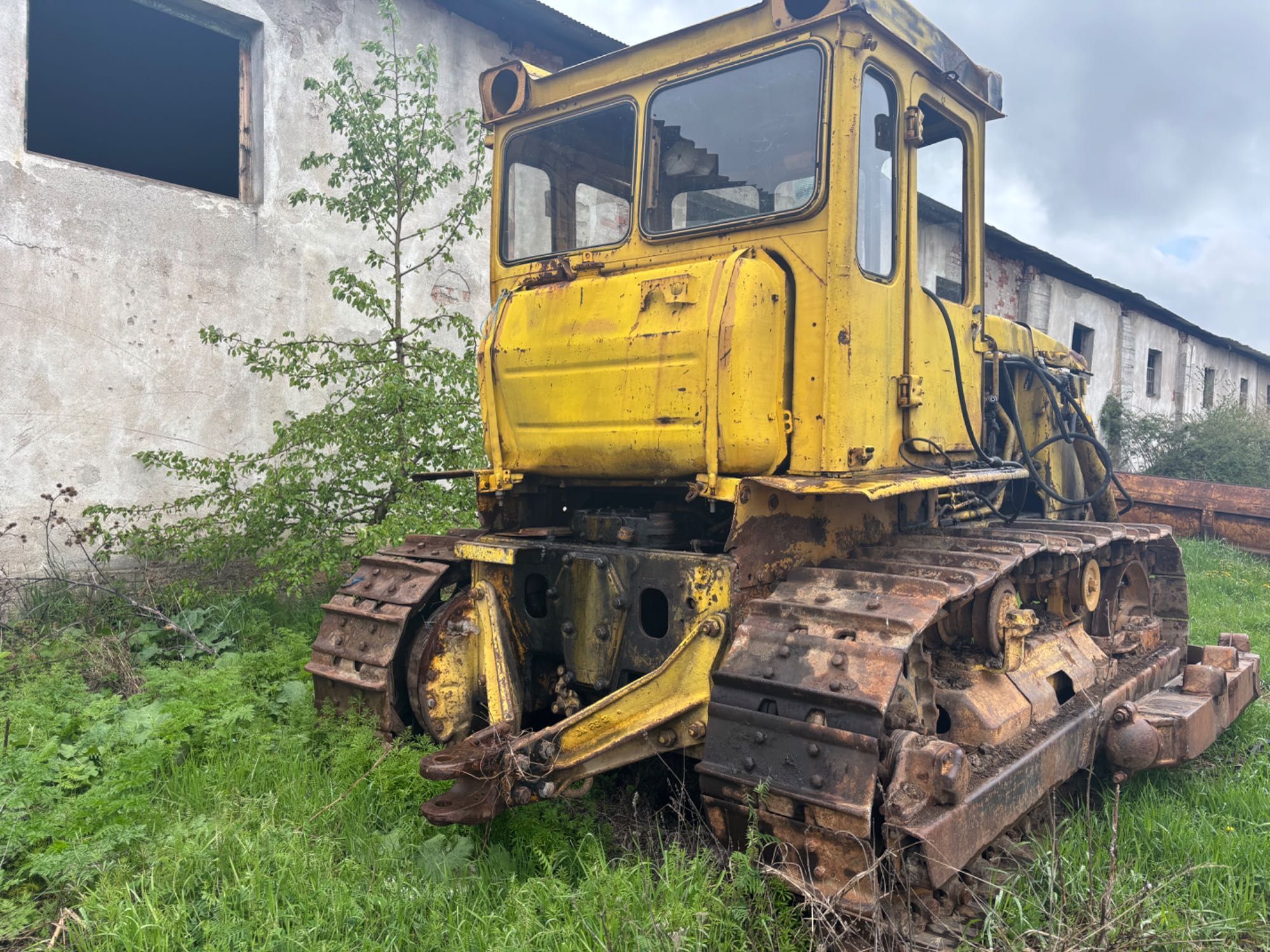 Продавам Булдозер Чтз 130