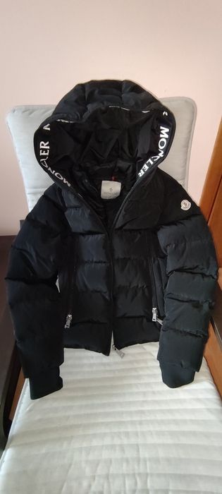 Geacă impermeabilă nouă.