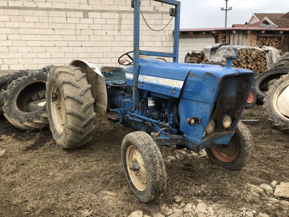 Dezmembrez tractor Ford 3055