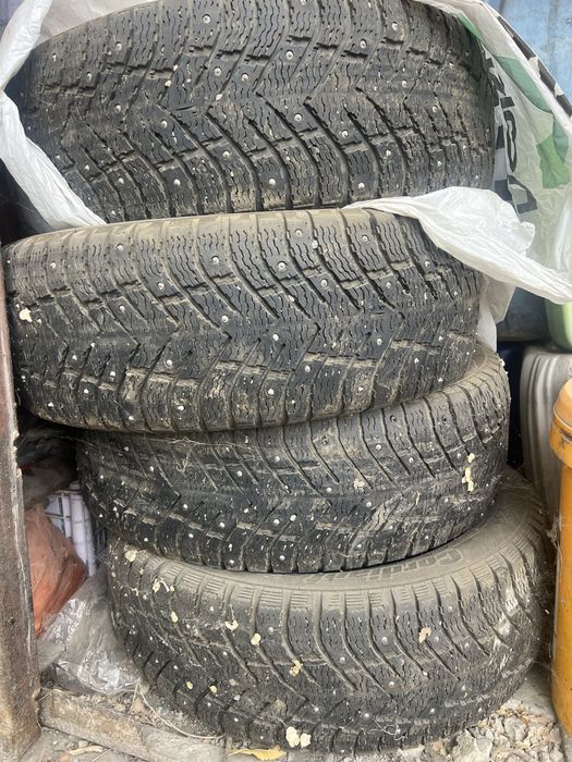 Продам зимнюю шипованную резину! 205/55/16