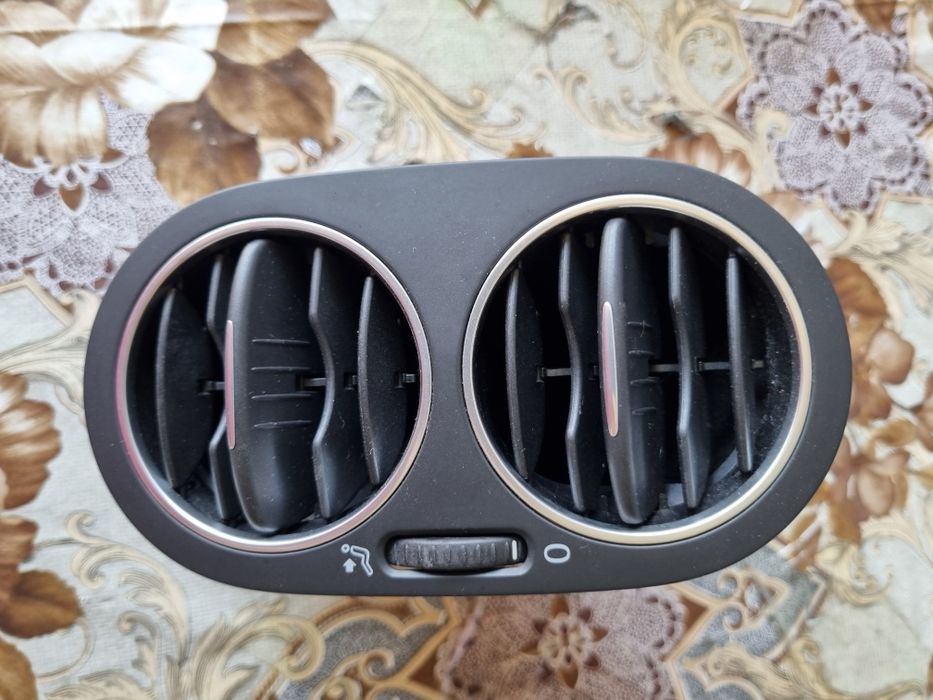 grilă ventilator bord partea dreaptă  golf5 plus