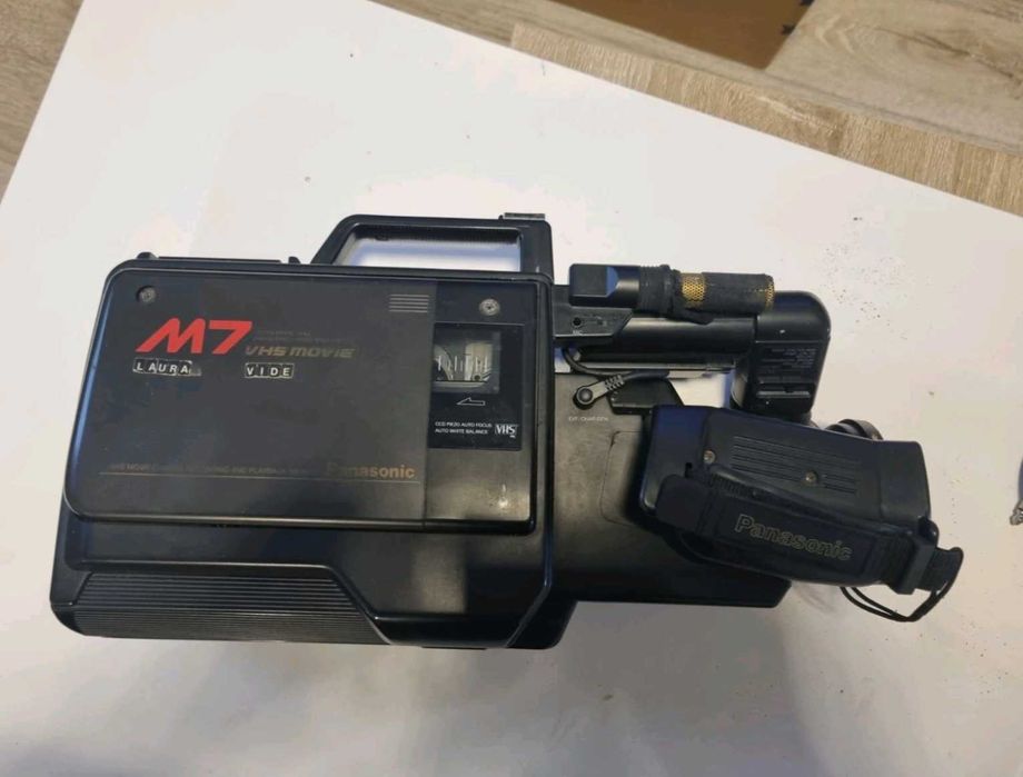 Panasonic MV-M7 VHS видео камера с абсолютно всички аксесоари отлична
