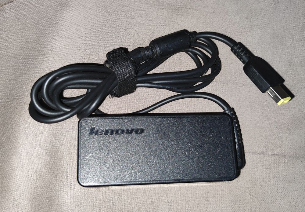 Оригинален адаптер за лаптоп Lenovo