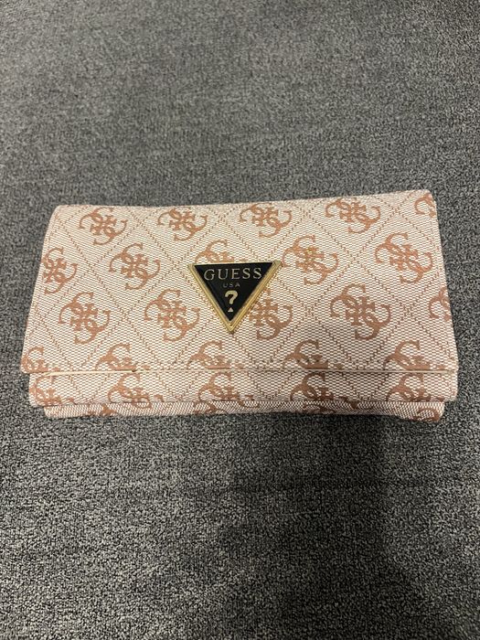 Последни бройки! Оригинални портмоне Guess