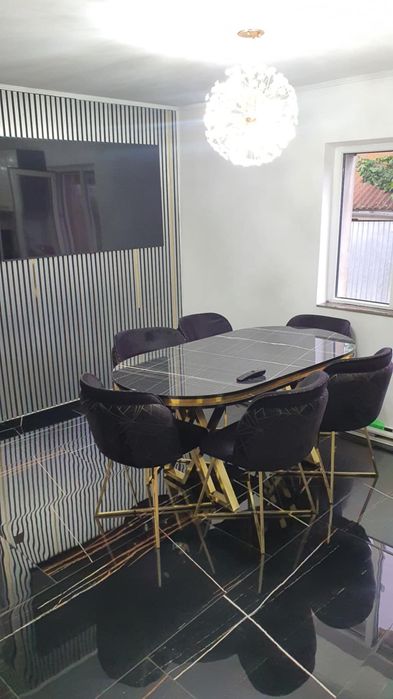 Vand masa noua 6 scaune de catifea folosite 3 luni