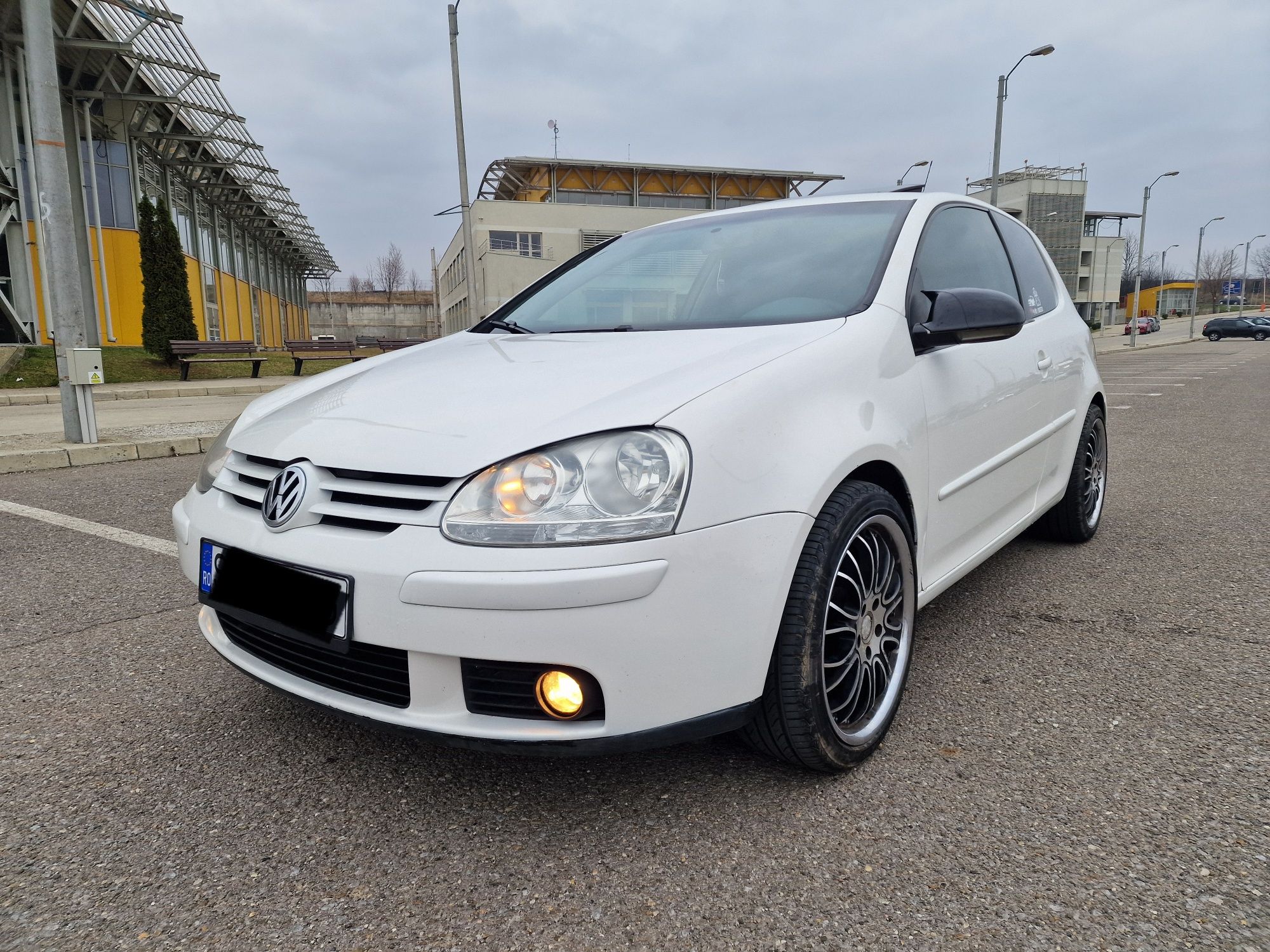 Vând Volkswagen Golf 5/ 2008/ Interior GTI/ Trapă/ 1.9 BLS 105 CP