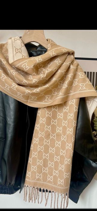 Eșarfă-fular Gucci, model 2026