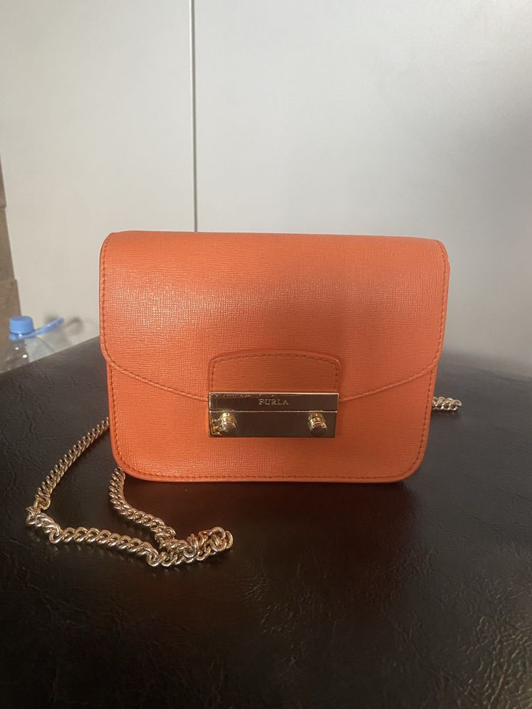 Furla metropolis