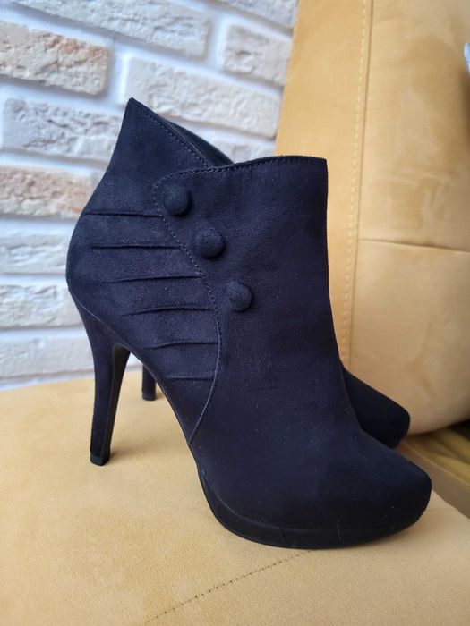 Елегантни боти от велур нови