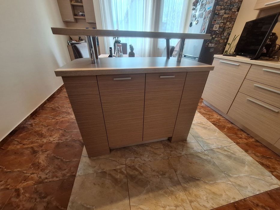 Кухненски остров/бар 
Височина 115 см., ширина 120 см. , дълж