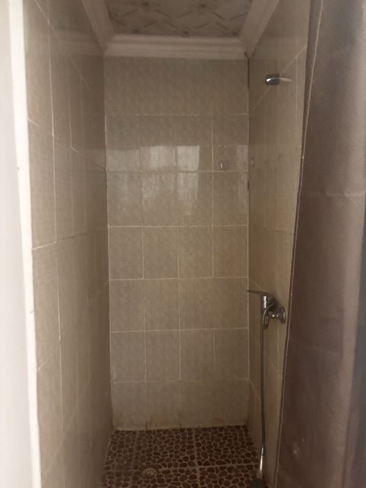 сдаем квартиру 2комнаты есть душ,горячая вода