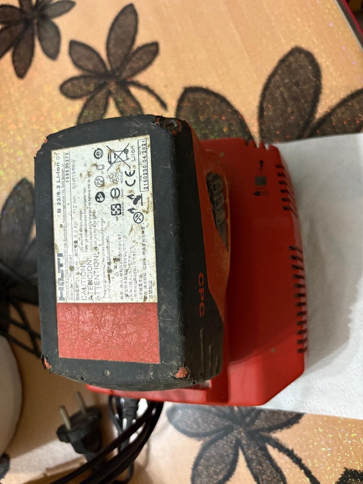 Încărcător si acumulator hilti