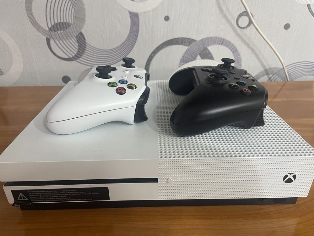 Xbox One S 1 TB | Toate accesoriile, 2 controllere + periferice cadou