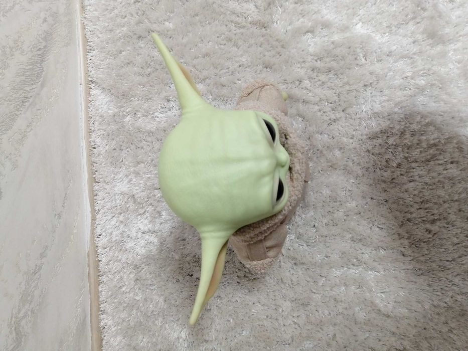 Vând Figurina Baby yoda Star Wars