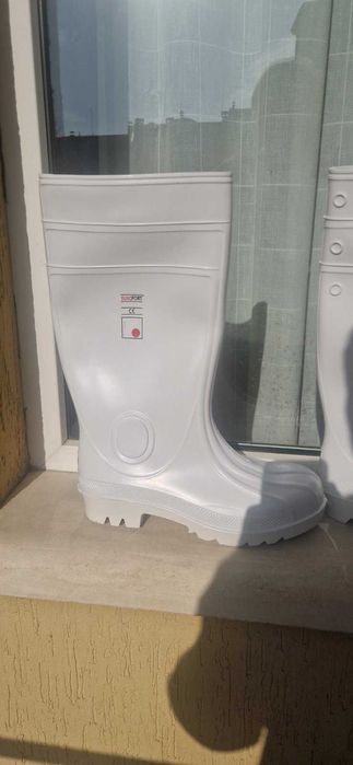 Защитни ботуши с метално бомбе