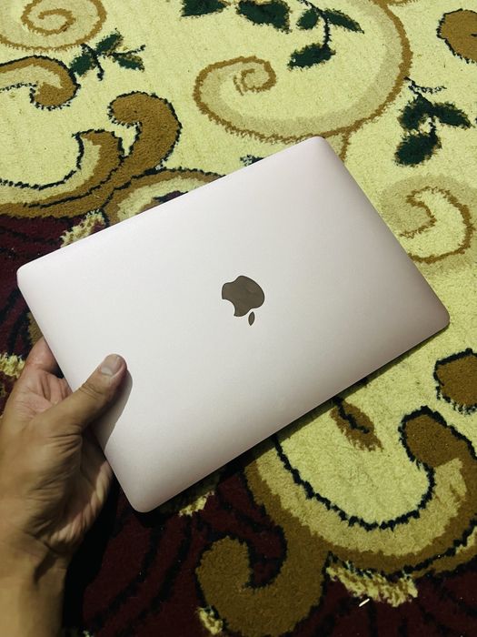 Macbook holati yaxshi narxi arzon srochni sotiladi