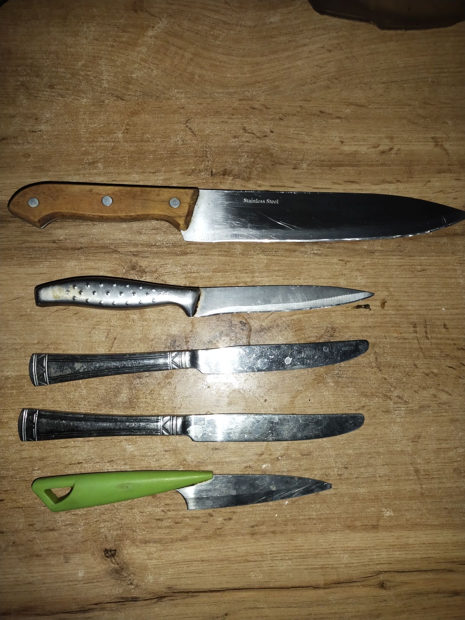 Продам кухонный набор ножей