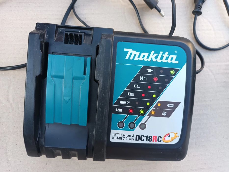 Vând  încărcător rapid Makita original