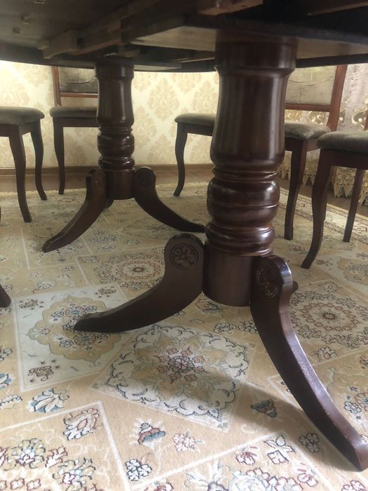 Стол и стулья. Срочно