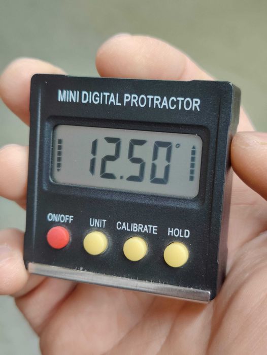 Protractor  - pentru masurarea unghiurilor cu precizie