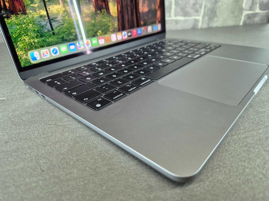 Apple MacBook Air M2 Като нов, 22 цикъла!!!
